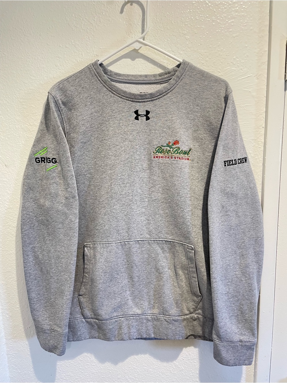 🔥 STAFF ONLY Under Armour Rose Bowl Stadium FIELD CREW Crewneck Sweatshirt M 🌹